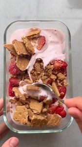 Have you tried the viral cottage cheese ice cream? There are so many fun flavor options you can do with it. 🙌🍓IB: @lainiecooks_ INGREDIENTS 15 ounces whole milk cottage cheese ¼ cup honey ½ cup fresh strawberries ¼ cup crushed graham crackers INSTRUCTIONS 1. Place the cottage cheese, strawberries and honey in a high powered blender or food processor and blend until it’s silky smooth. 2. Transfer the mixture into one or multiple freezer-safe containers of choice and Fold in the graham crackers.