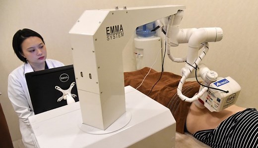 Emma the robot masseuse gets to work in Singapore giving high-tech back rubs | Coconuts