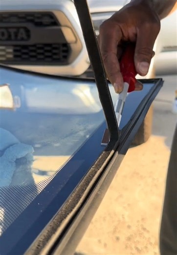 Windshield Leak Removal and Repair Guide