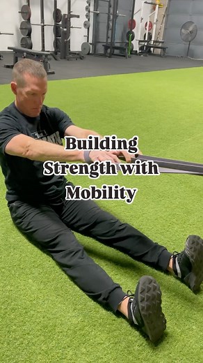 Building Strength with Mobility Save time and get in more mobility training while you continue to build usable strength. Here are 3 ways to get started using bands Purchase Your Own Quantum Bands - Click Bio link to access store ********** #RBT #daveschmitz #resistancebandtraining #thebandman #thebandgym #bandworkouts #getbetterwithbands #agelessfitness #germantownwisconsin #bestbandtraining #53022 #bandtraining #bandworkout #bandgym #bandstrong #athomeworkouts #homeworkouts #bandworkoutideas #a