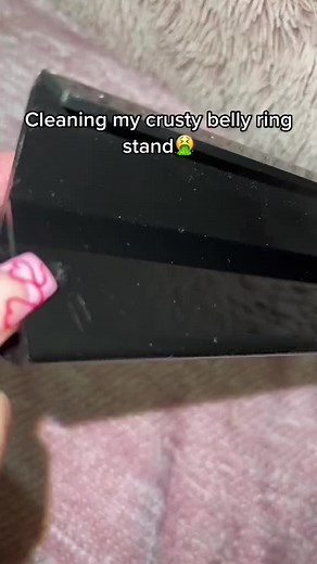 Our “Belly Ring Stand” is lifesaver! It holds up to 20 belly rings, it’s durable, and keeps your belly rings organized in a tidy and easy manner! #bellybuttonpiercing #bellyrings #bodyjewelry #navelpiercing