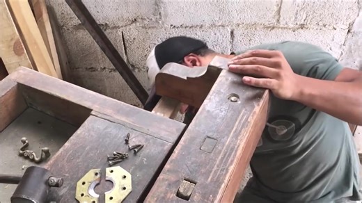 木工桌修复WORKBENCH RESTORATION 1 OF 2