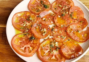 Carpaccio de tomate: la receta fácil para una cena ligera perfecta