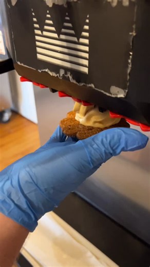 When you can’t have your favorite maple creemee (“on a cone or in a dish”😉) you smoosh it between two cookies! Swing through the shop for our maple creemee between chocolate chip cookies OR maple creemee between molasses cookies. Really, you cant wrong! See you soon😊 | palmer lane maple