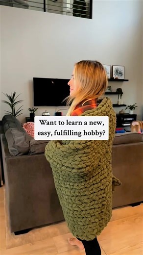 18K views · 271 reactions | Check out all my beginner friendly hand knitting tutorials and knit kits at wildlywovenblankets.etsy.com (also linked in my bio). It’s the perfect time to learn a new hobby before the holiday season! These blankets make the best gifts 臨 • • • #handknitblanket #chunkyknitblanket #chunkyblankettutorial ##babyblanket #homedecor #diyhomedecor #handmadeblanket #etsycreatorco #falldecor #sidehustle #babyshowergift | Wildly Woven Blankets | Facebook