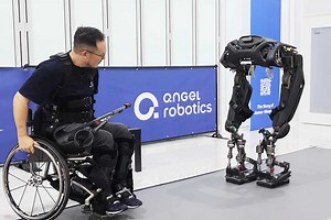 WalkON Suit F1, un incroyable exosquelette qui permet aux paraplégiques de marcher à 4 km/h