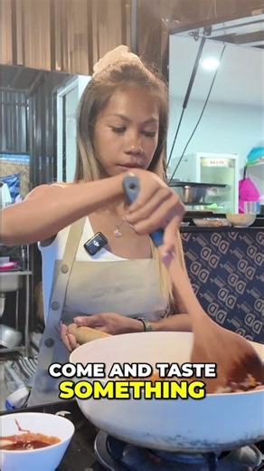 Meet Mini: The Beautiful Lady Behind MorningKiss Thai Restaurant | Pattaya Darkside