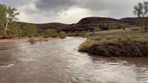 ASIDE: Finke River in McDonnell Range (NT) is flooding with recent rains. It is thought to be the oldest riverbed in the world. It is one of the four rivers flowing into Lake Eyre. It usually only flows for a few days a year. When that happens, its water usually disappears into the sands of the Simpson Desert and rarely, if ever, reaches Lake Eyre. So it is a treat to see it in flood. See map in Comments. Info Source: Wikipedia. Video: NT Parks & Wildlife | Victorian Creeks and Rivers; Friends o