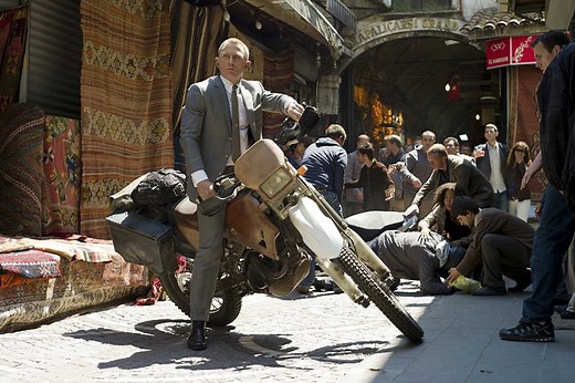 Daniel Craig’s Stunt Double and the Secrets of the Iconic James Bond Motorcycle Chase in 'Skyfall'