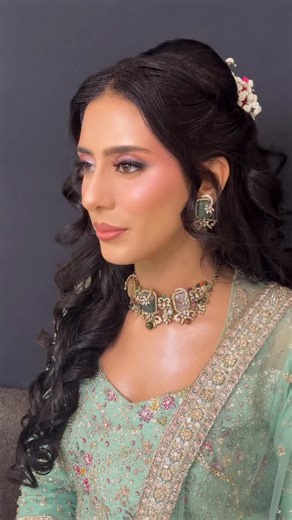 Berkha Khokhar on Instagram: "A soft wash of colors bridal look for our upcoming brides this season - Enhanced doll eyes with soft hues of colors petal pink lips to keep the makeup subtle paired with glowy skin and shimmery eyes. Bride : @meezanshaukat Designer : @faizasaqlain Jewelry: @zewish_studio Makeup & Hair: @fashionfacebeauty #houstonmua #houstonbrides #houstonmakeupartist #houstonmakeupartists #houstonbrides houstongram houstonweddings streetstyle styledinpakistan stylediary baratbride