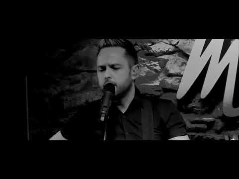 Derek Ryan - I'm Gonna Be (500 miles) - live in McGrorys Culdaff