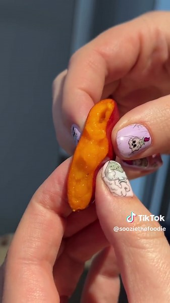 New fruit unlocked 🔓 Today I drove two hours both ways to try one of my dream fruits- the fingersop 😍 These are in the annona family and have that special sweet flavor with a creamy texture like what you would expect with annona fruits. The fingersops have the most beautiful orange color naturally and to me the seeds look like little turtle shells! They are around the same size as a finger lime! #fingersop #rarefruit