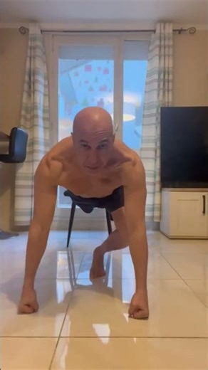 64 years old Knuckles push ups workout