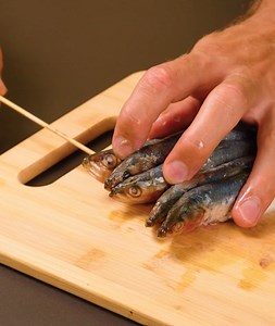 1.4M views · 3K reactions | How simple it is to catch, clean, and cook fish – our best tips! | 5-Minute Crafts Men | Facebook