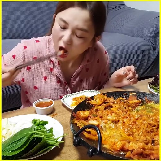 Hamzy Muckbang eating yummy food 😋 #fypシ #foryoupage #asmr #muckbangeatingshow #goviral