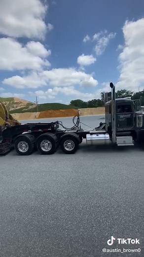 Another day another doller 😎#fyp #pete #peterbilt #peterbilt379 #8axlemafia #lowboy #379 #triaxle #cwood