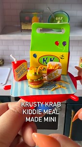spongebob’s grill is still fired up so here’s a krusty krab kiddie meal, but make it mini 🍔 #miniverse #asmrunboxing #krabbypatty #toyunboxing #asmr @officialminiverse | meenyminimo’s miniverse