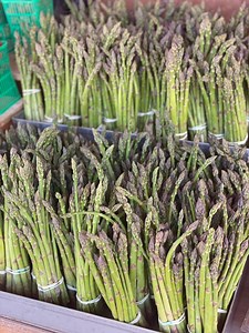 Here’s how you can store your asparagus to keep it fresher for longer 👀 | Lee and Maria's