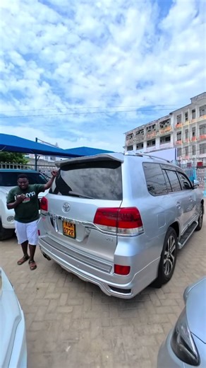 Toyota Land Cruiser V8 Diesel: Power and Comfort