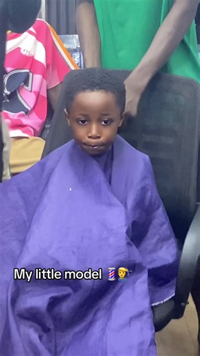 He just focused on phone 😆 #fyp #vira #viral #cleancut #fy