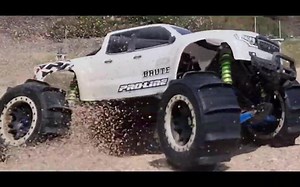 Traxxas X-Maxx 大脚车挖沙胎狂飙