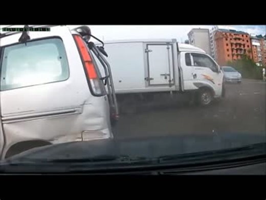 危険な海外の交通事故映像まとめ Part 1