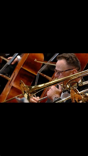 Nemsokára a Carnegie Hall falai közt fog zengeni Szakszon Balázs szólója és Mahler 3. szimfóniája – ugye Önöket is átjárja egy kis jól eső izgalom? 🥰 Gondoljanak ránk magyar idő szerint éjjel 02:00 környékén 😉🌙 | BFZ - Budapesti Fesztiválzenekar