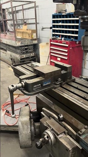 2HP BRIDGEPORT SERIES II MILL