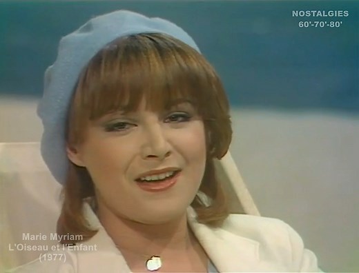 70's... "Comme un enfant aux yeux de lumière qui voit passer au loin les oiseaux, comme l'oiseau bleu survolant la Terre, vois comme le monde, le monde est beau..." #MarieMyriam #Eurovision 📀 DVD EUROVISION : https://bit.ly/3k3VyQo 💿 CD EUROVISION : https://bit.ly/3KLEk55 💿 CD MARIE MYRIAM : https://bit.ly/3KP2xr5 | Nostalgies 60'-70'-80'