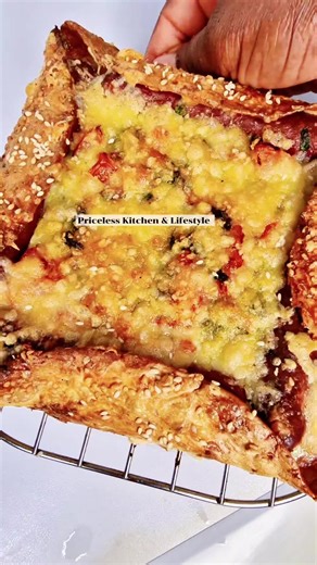 The yummiest homemade pizza wrap you can evurrr taste. Follow the recipe on my page so you can grace your taste bud with this heaven 😍 😋 #pricelesskitchen