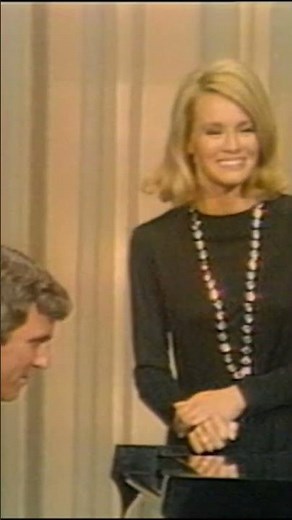 Pure 70s Elegance 🎶 Angie Dickinson & Burt Bachrach Performs “I’ll Never Fall in Love Again” (Live)