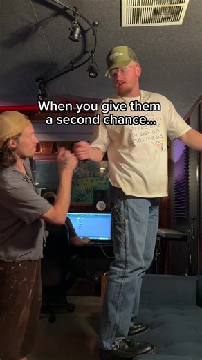 No musicians were hurt during this video ##songwritersoftiktok##inlove##relationships##lovehurts##artistsoftiktok