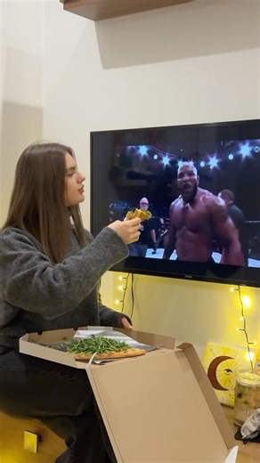 🍕Pizza od SERca | Warszawa on Instagram: "Pizza vs Yoel Romero 😂⚡️"