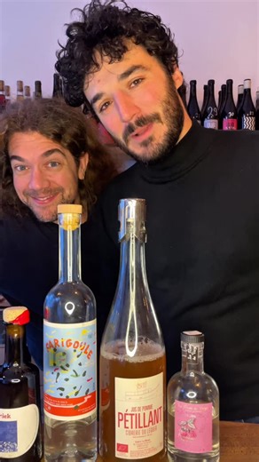 Nestor on Instagram: "Ce que Maxence @maxenceriegert et Guerric @gai_rrick tentent de vous expliquer 👉 Ce 19 novembre, @savage.restaurant accueillera un dîner unique, en collaboration avec @disent.elles, @distillerie_chantducygne et @lamuseduverger, producteur.rices d’alcools naturels importés par @nestorvins. Une soirée sous le signe des @gnoles_naturelles, accompagnées d’un menu exclusif en 7 services, imaginé pour s’accorder ou twister chaque gorgée 🥃🍸 Gnôles Naturelles , wat is dat ? Un c