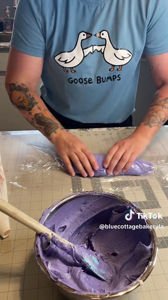 Purple frosting sounds so crispy #cookiecake #bluecottagebakery #cakedecorating #cookiecakes #bakingasmr #asmr #cakevideos #numbercakes #lettercakes #r #h #s #frosting