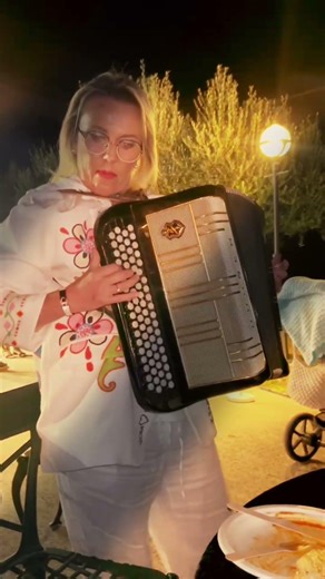 Accordéon qui chante pour vos soirées. #music