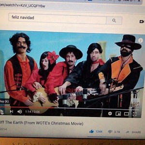 I wish you the best Christmas ever! #tsetsi #feliznavidad #feliz #christmassongs #christmascheers #merrychristmas #walkofftheearth #christmas | Tsetsi / Цеци / Ceci