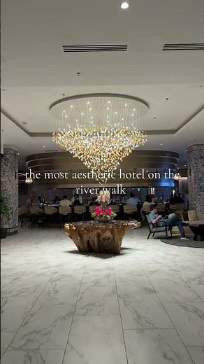 if you’re visiting San Antonio, this is the best hotel on the river walk is stunninggggg