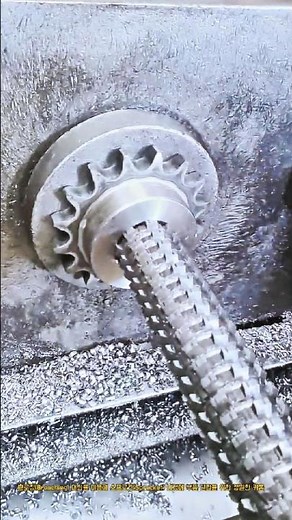 브로칭 머신을 이용한 스프로킷 내경 키홈 가공 공정 #worker #process #broaching #machining #sprocket