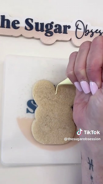 The cutest little Easter treat 🐣💛 This sugar cookie set features a sweet “my favorite peep” design paired with an adorable sparkly bunny peep cookie—perfect for Easter baskets, gifting, or a little springtime treat. Soft pastels, playful details, and all the festive vibes wrapped into one delicious set ✨ #eastertreats #eastercookies #peeps #sugarcookies #fyp