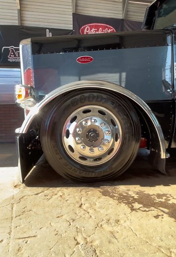 Custom Truck Build Featuring Peterbilt 389 Upgrades