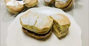 Making lemon dacquoise