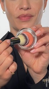 Serum-infused blush & bronzer in one! 24hr hydration, sun-kissed glow. ✨ | IT Cosmetics