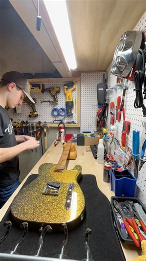 Restringing the ✨tele #guitarmusic #strings #strings