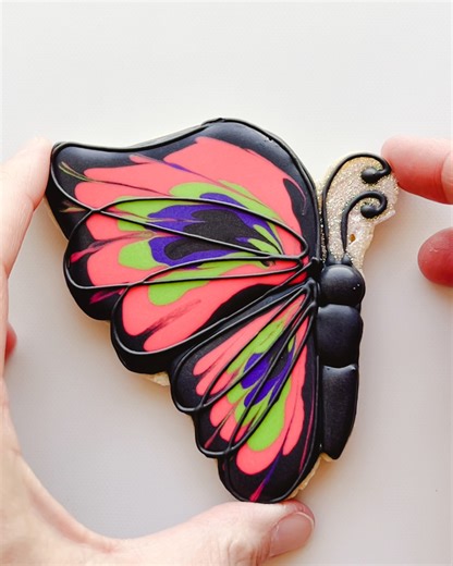 The most beautiful cookie decoration! 🍪🦋 | FOODbible