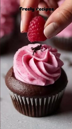 🍫 Chocolate Raspberry Cupcakes