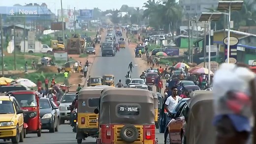 More than 300 scientists have written to the Prime Minister calling for urgent action to get people in developing countries vaccinated. Ayshah Tull reports. | Channel 4 News