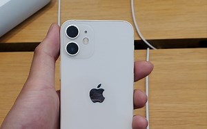 首发上手 iPhone 12 mini 究竟有多精致可爱？