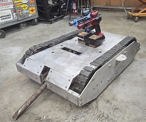 Super Heavyweight BattleBot With Servo Driven Squirt Pistols