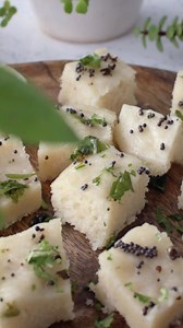 Easy Instant Dhokla recipe in 20 minutes– a tantalizing treat that combines soft spongy texture with a medley of aromatic spices. Elevate your taste buds as the zesty notes of turmeric, mustard seeds, and curry leaves dance on your palate. Ready in a flash, it’s the perfect fusion of convenience and culinary delight. INGREDIENTS Quick And Easy Rava Dhokla Recipe #dhokla #dhoklarecipe #sujidhokla Ingredients 2 cup Rava/sooji 1 cup dahi/plain yogurt 1 packet Eno Salt to taste 2 green chillies 1tea